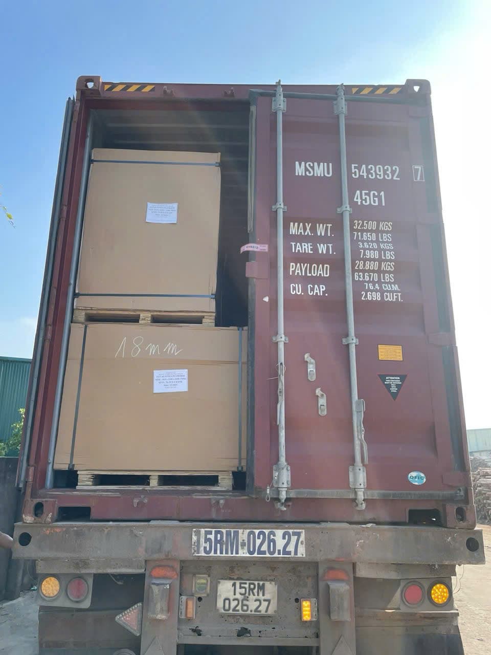Plywood container loading at LELOI factory in Vietnam 3