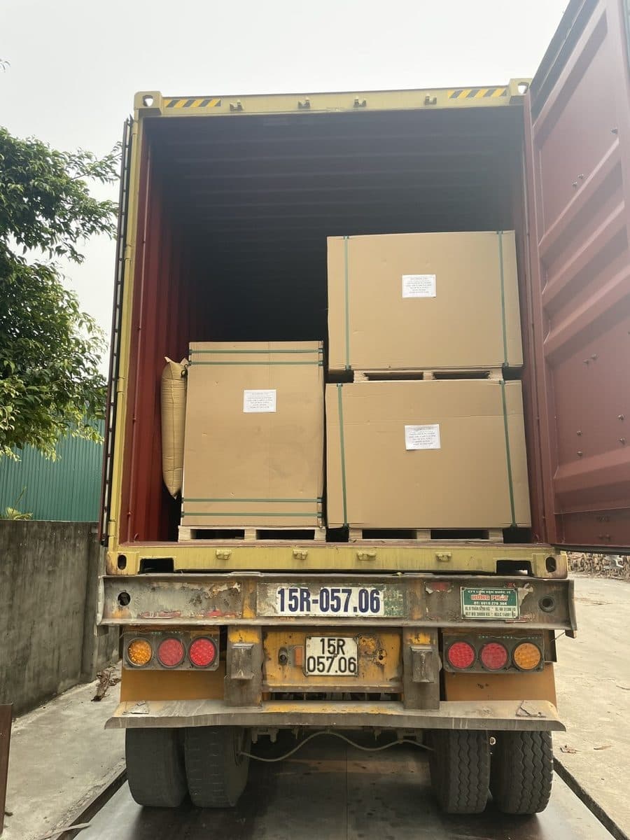 Plywood container loading at LELOI factory in Vietnam 6