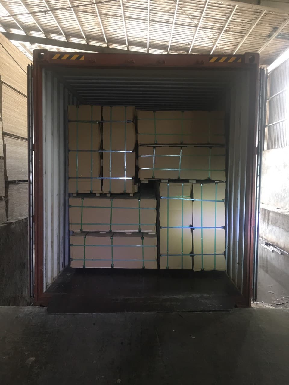 Plywood container loading at LELOI factory in Vietnam 7