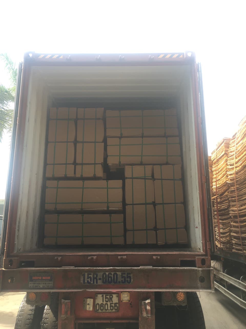 Plywood container loading at LELOI factory in Vietnam 8