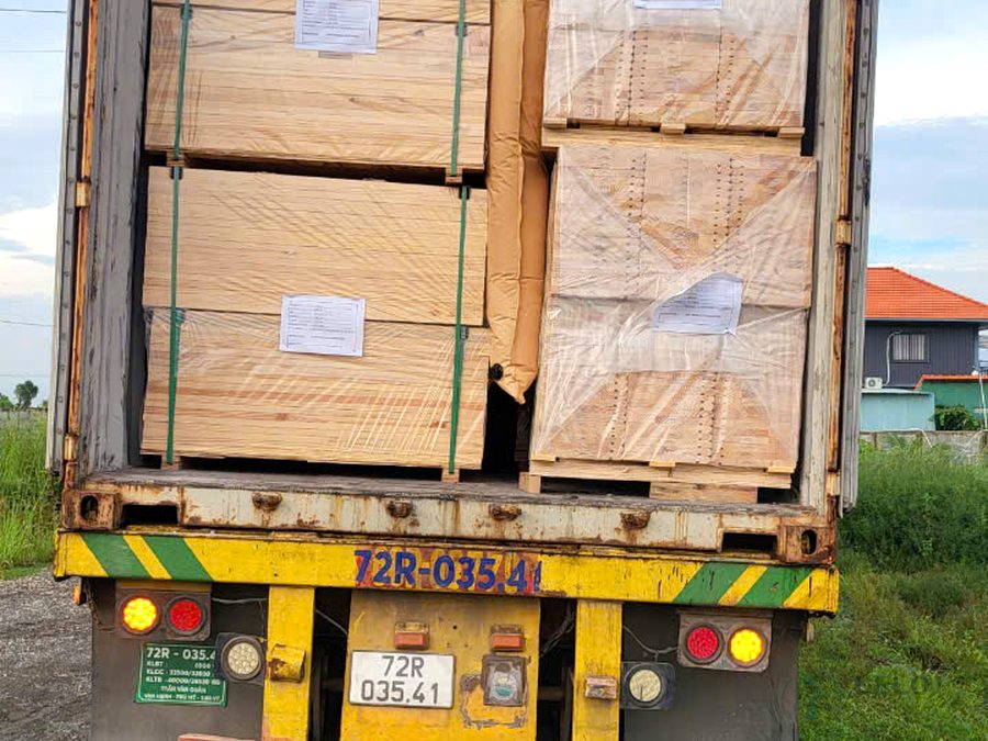 Loading & sealing — LELOI primed moulding, Vietnam 1