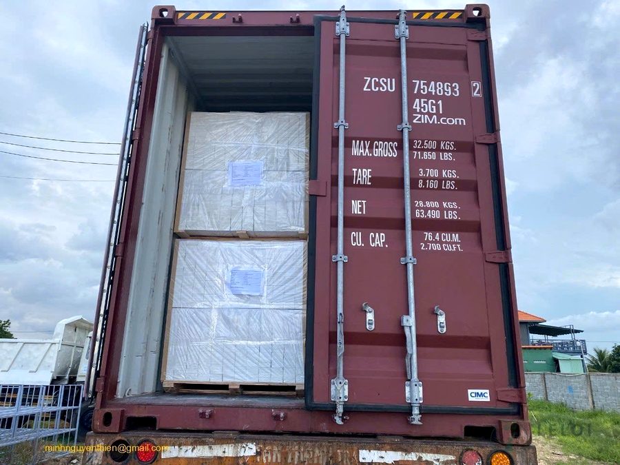 Loading & sealing — LELOI primed moulding, Vietnam 4