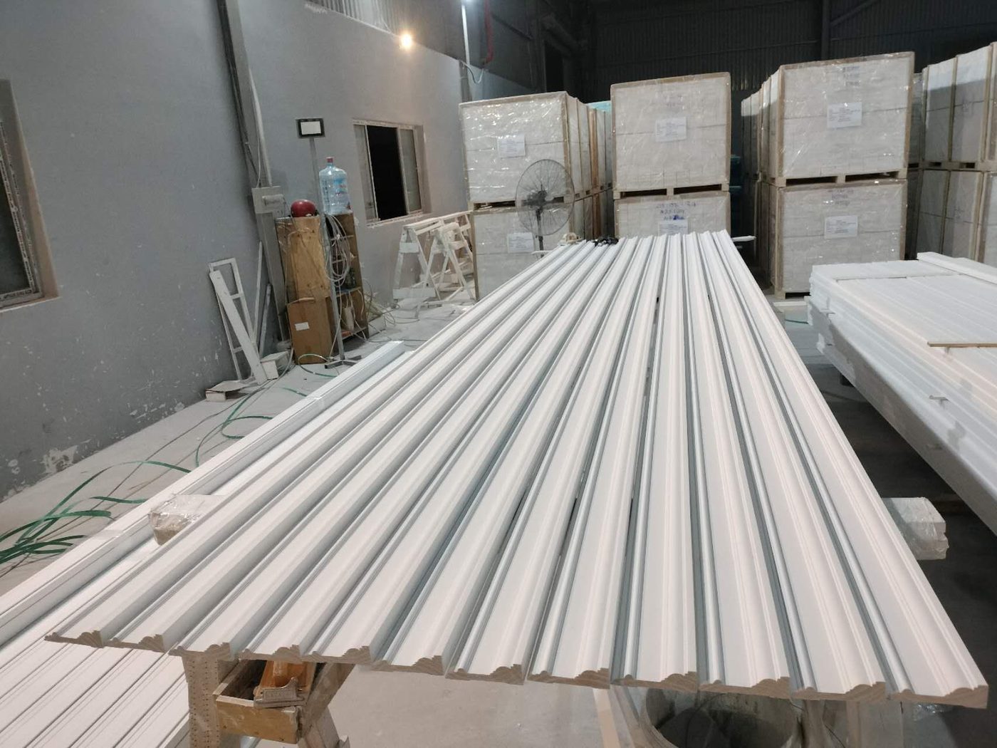 Primed Moulding (Finger-Joint) 3 — LELOI Vietnam
