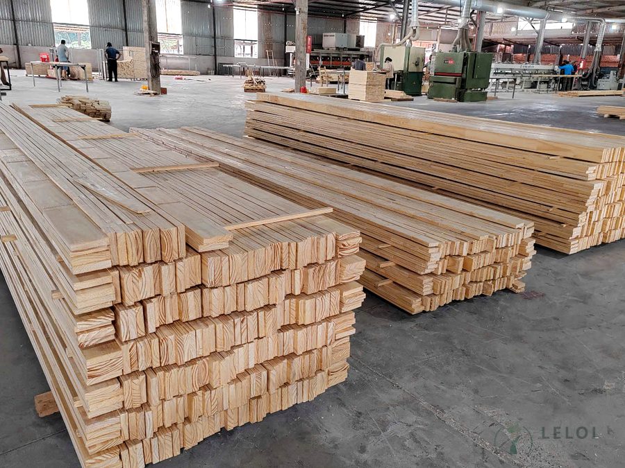Kiln-dried pine — LELOI primed moulding, Vietnam 2
