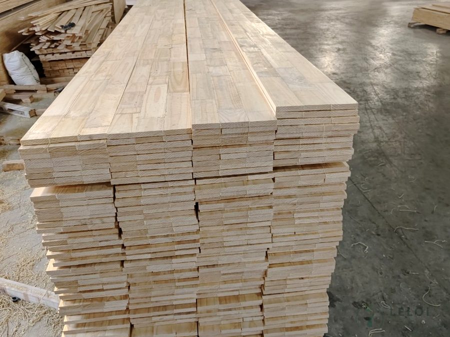 Kiln-dried pine — LELOI primed moulding, Vietnam 4